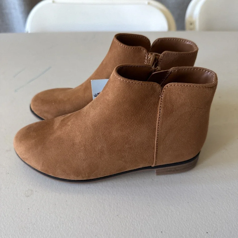 Cat & Jack Opal Brown Solid Faux Suede Zip Round Toe Ankle Boots Kids 2